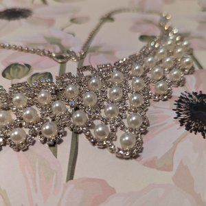 Icing Pearl and rinestone Necklace
